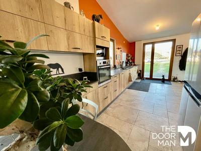 Services - 110 m² - 4 pièces