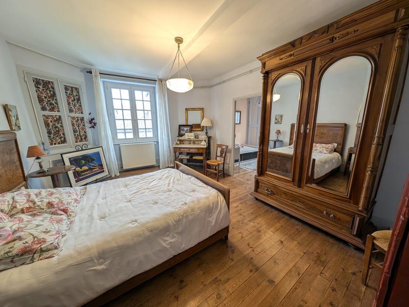 Maison - 280 m² - 9 pièces