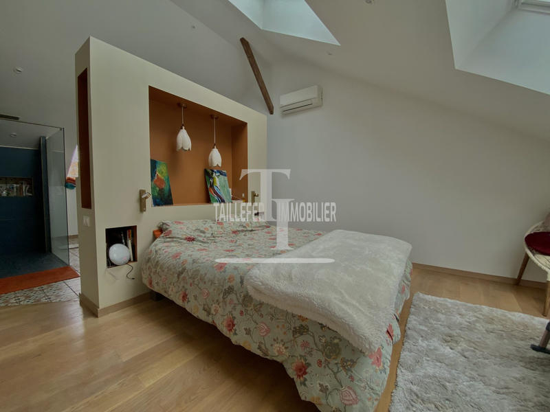 Maison - 250 m² - 6 pièces