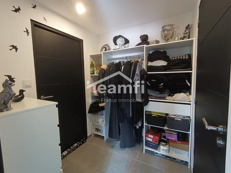 Maison - 240 m² - 8 pièces