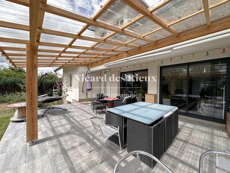 Maison - 201 m² - 7 pièces