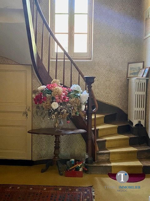 Maison ancienne - 700 m² - 14 pièces