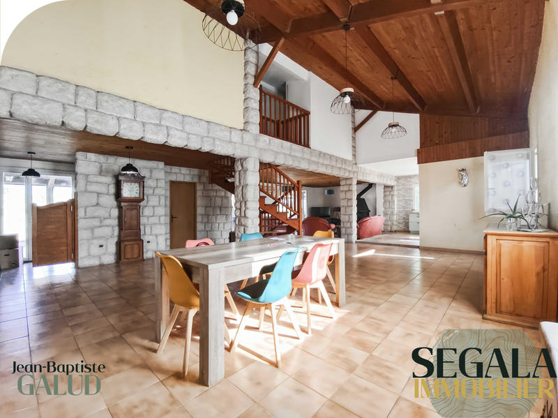 Maison - 275 m² - 5 pièces