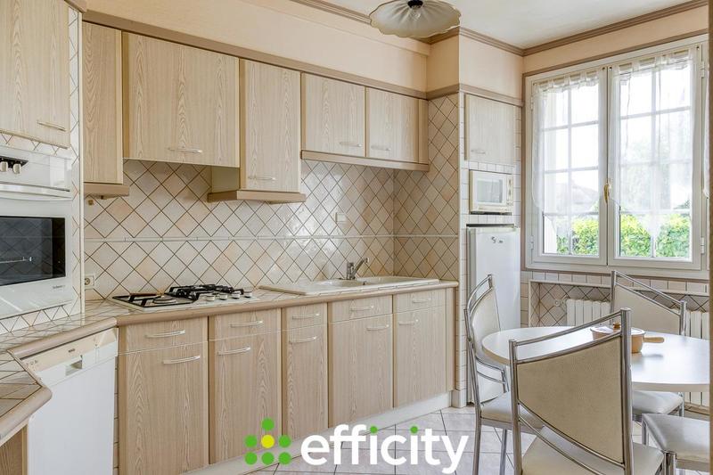 Maison - 180 m² - 7 pièces