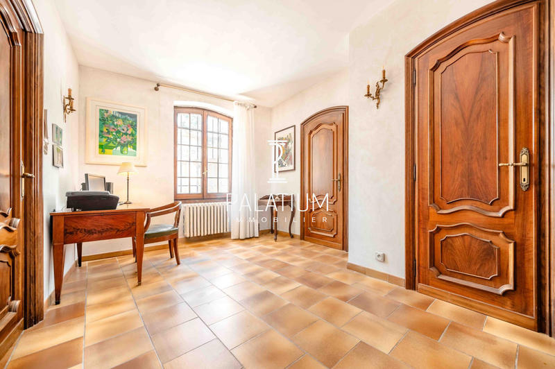 Château - 469 m² - 9 pièces