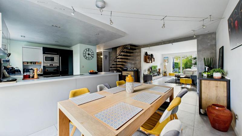 Appartement - 125 m² - 6 pièces