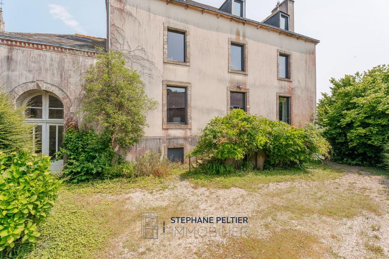 Maison - 300 m² - 9 pièces