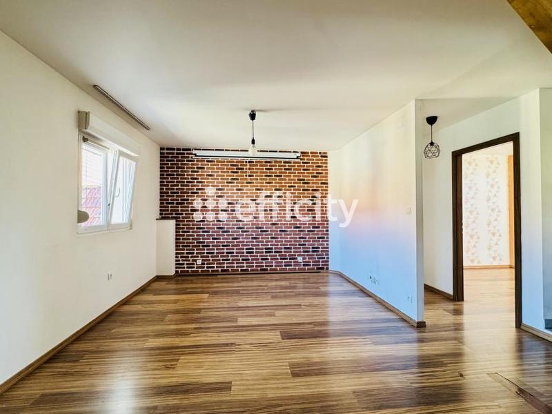 Maison - 248 m² - 7 pièces