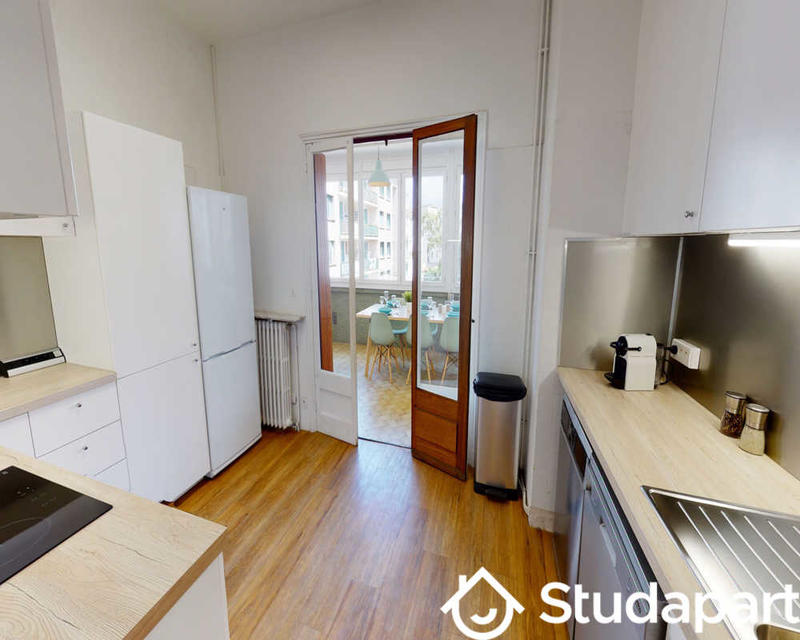 Chambre - 77 m² - 1 pièce