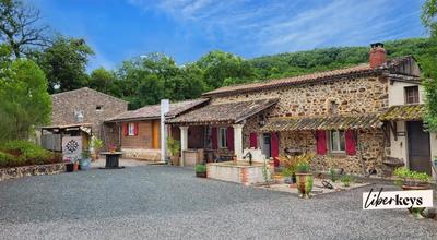 Propriété - 300 m² - 12 pièces