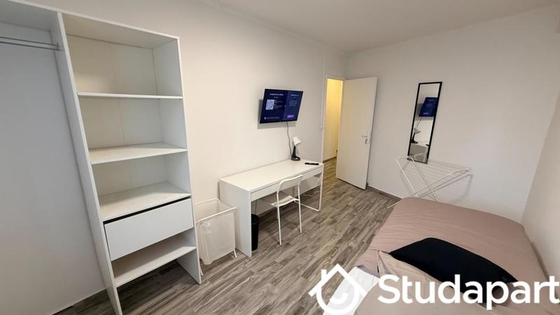 Chambre - 11 m² - 1 pièce