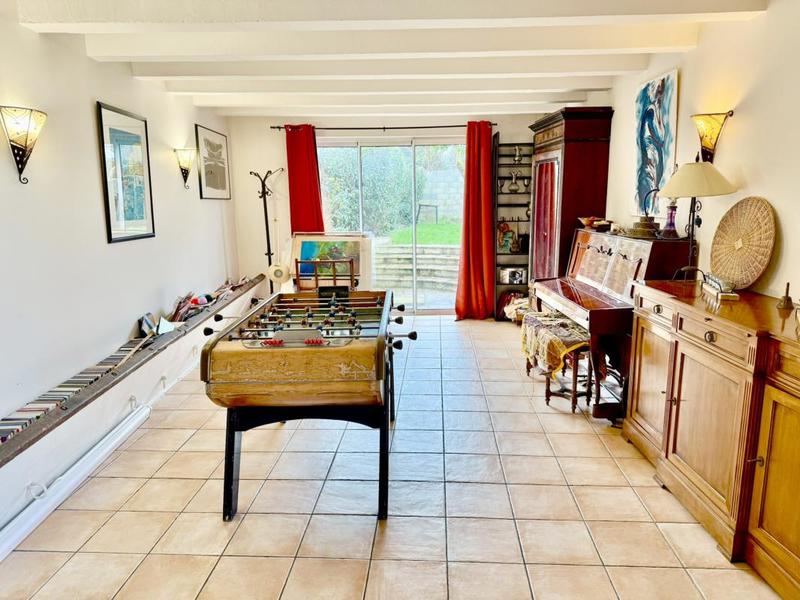 Maison - 250 m² - 10 pièces