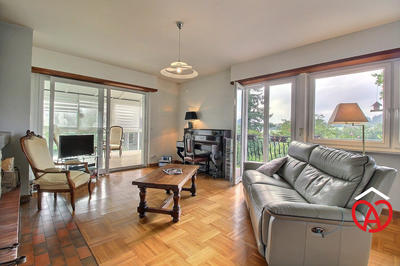 Maison - 216 m² - 8 pièces