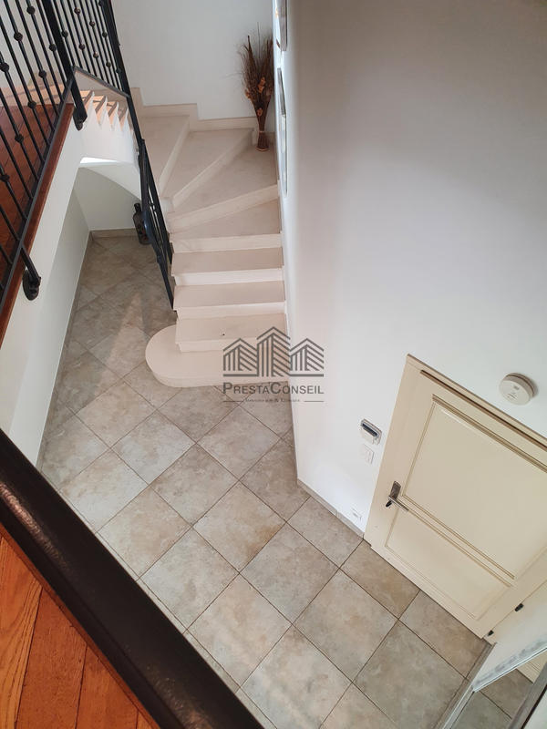 Maison - 200 m² - 6 pièces