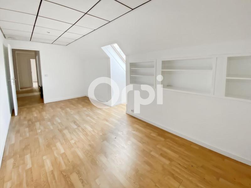 Maison - 176 m² - 8 pièces