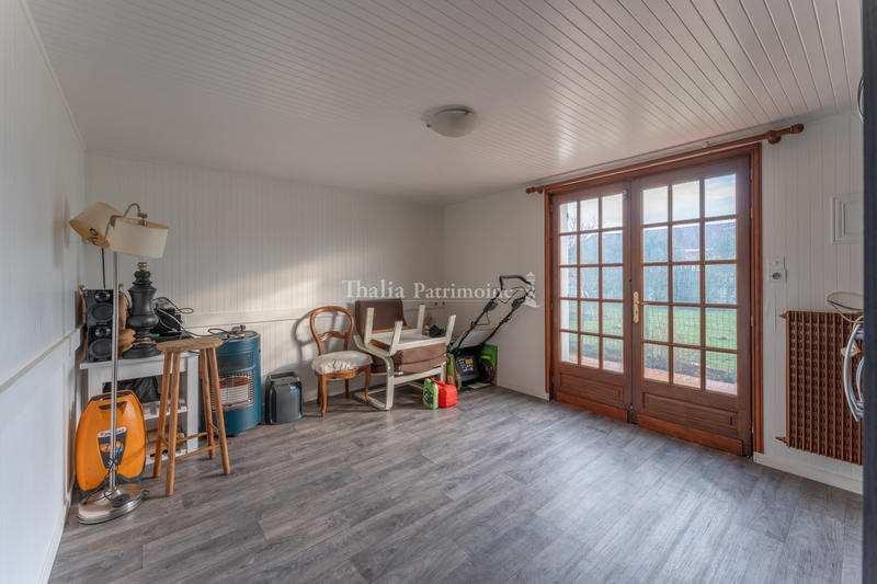 Maison - 220 m² - 7 pièces