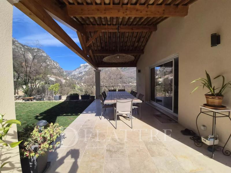 Maison - 180 m² - 8 pièces