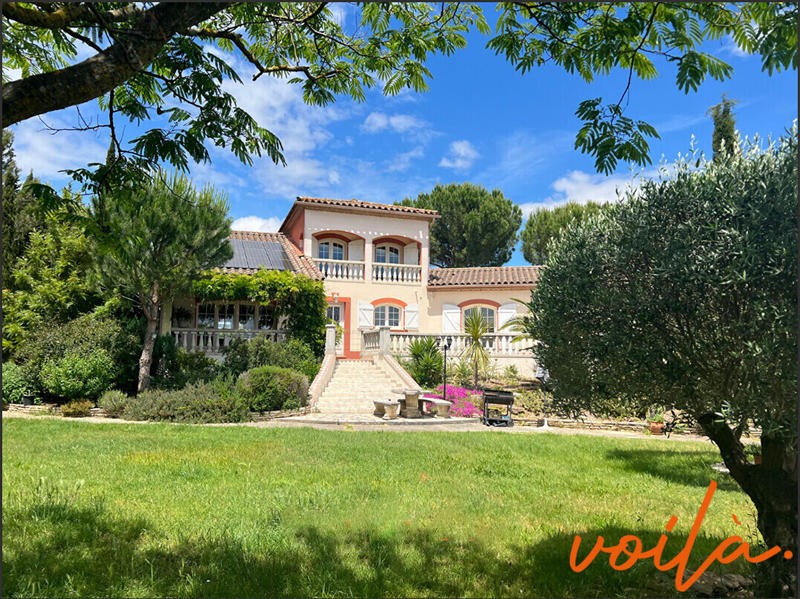 Maison - 220 m² - 6 pièces