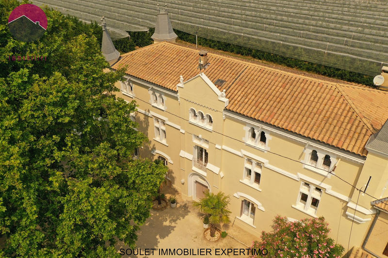 Propriété - 390 m² - 9 pièces