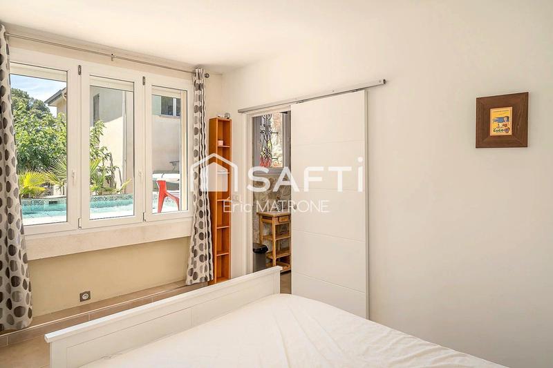 Maison - 250 m² - 9 pièces