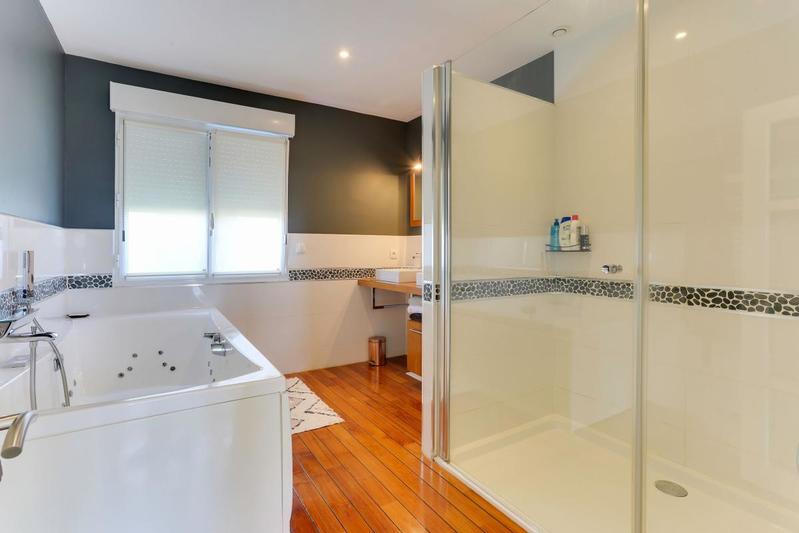 Villa - 300 m² - 8 pièces