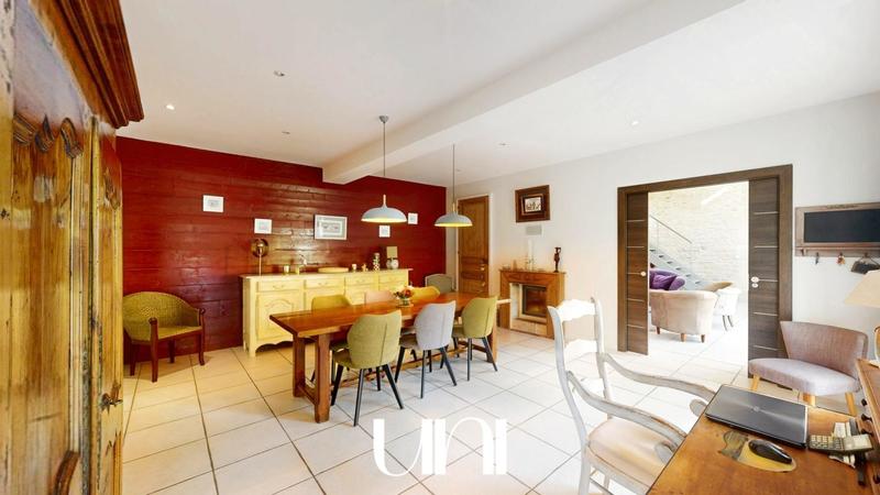 Maison - 305 m² - 11 pièces