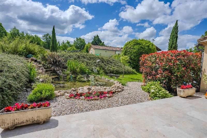 Maison - 210 m² - 6 pièces