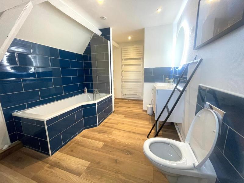 Propriété - 230 m² - 8 pièces