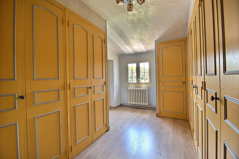 Maison - 270 m² - 12 pièces