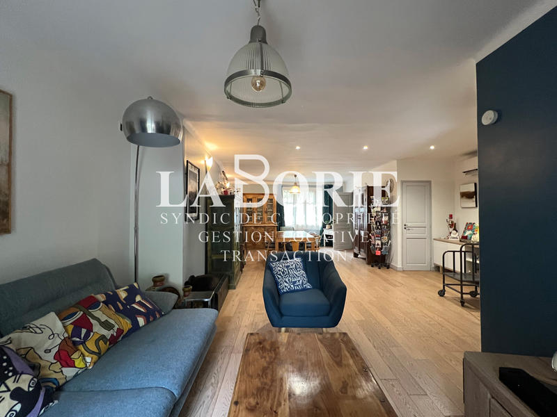 Maison - 210 m² - 6 pièces