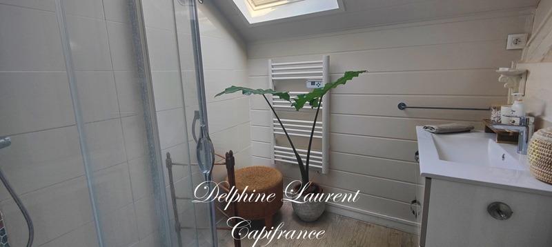 Maison traditionnelle - 232 m² - 7 pièces