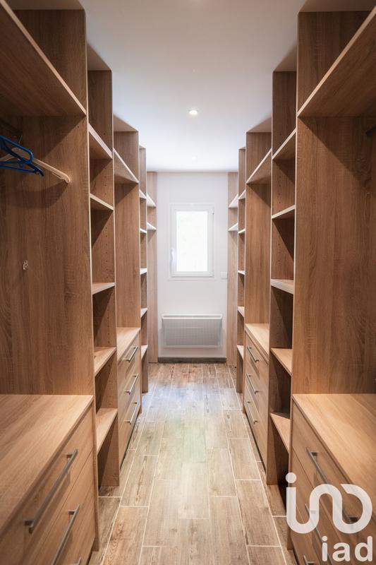 Maison - 225 m² - 6 pièces