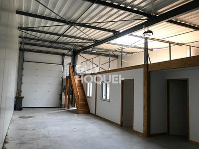 Local d'activité / Entrepôt - 136 m²