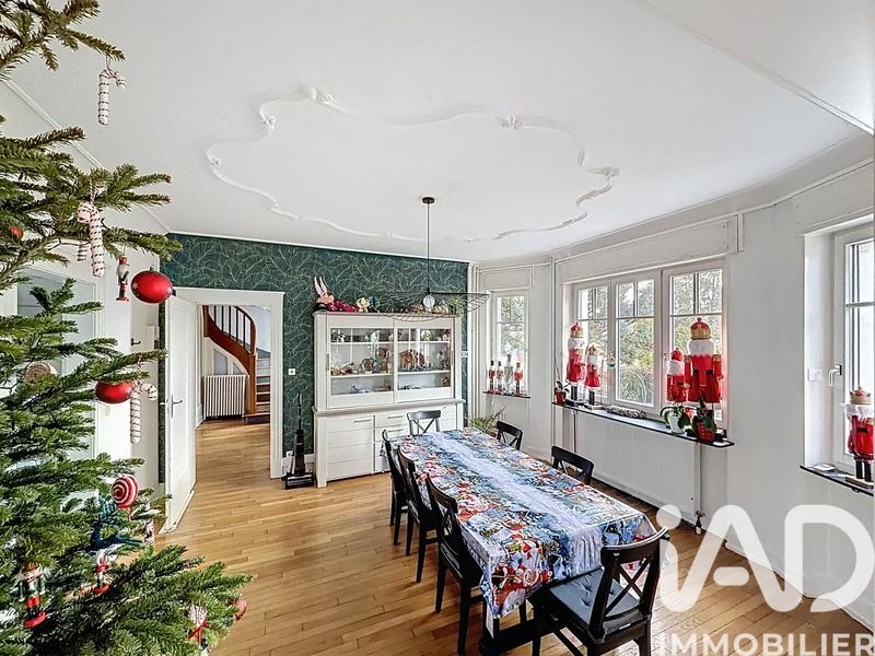 Maison - 244 m² - 11 pièces