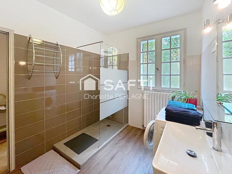 Maison - 230 m² - 8 pièces