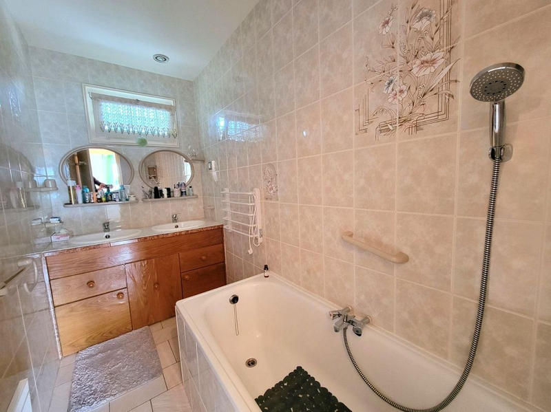 Maison - 200 m² - 7 pièces