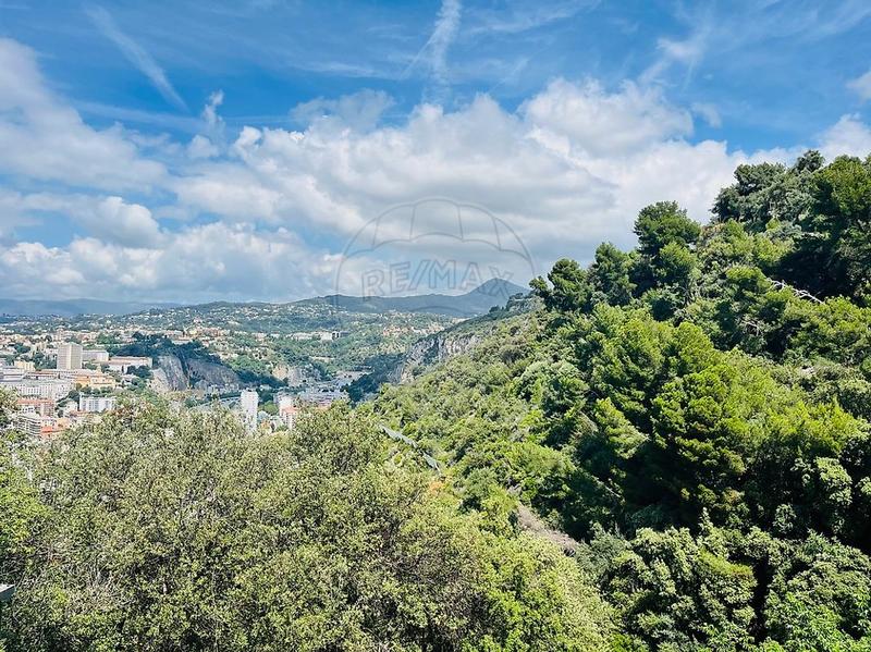 Propriété - 213 m² - 9 pièces