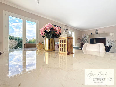 Maison - 240 m² - 10 pièces