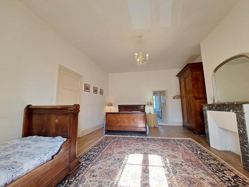 Maison - 220 m² - 6 pièces