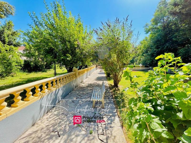 Maison - 300 m² - 11 pièces