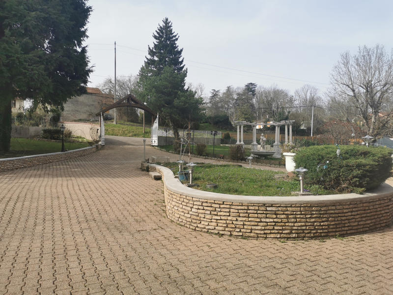 Maison - 225 m² - 9 pièces