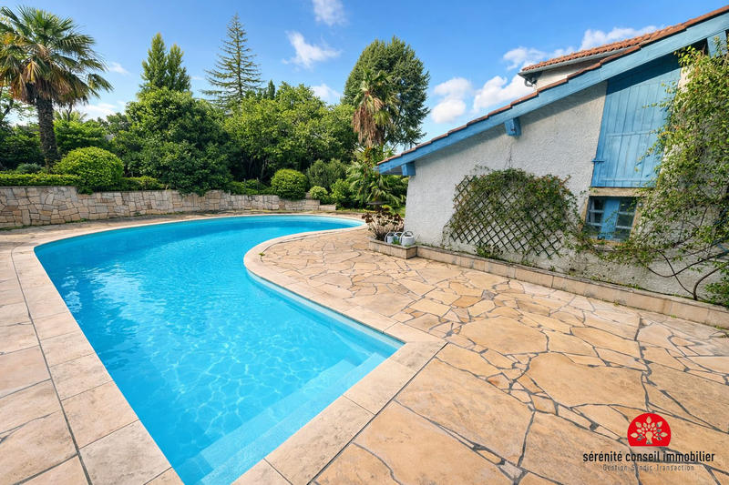 Maison ancienne - 270 m² - 7 pièces