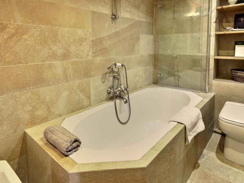 Appartement - 120 m² - 6 pièces