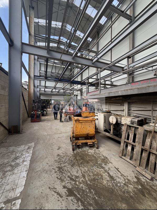 Entrepôt - 810 m²