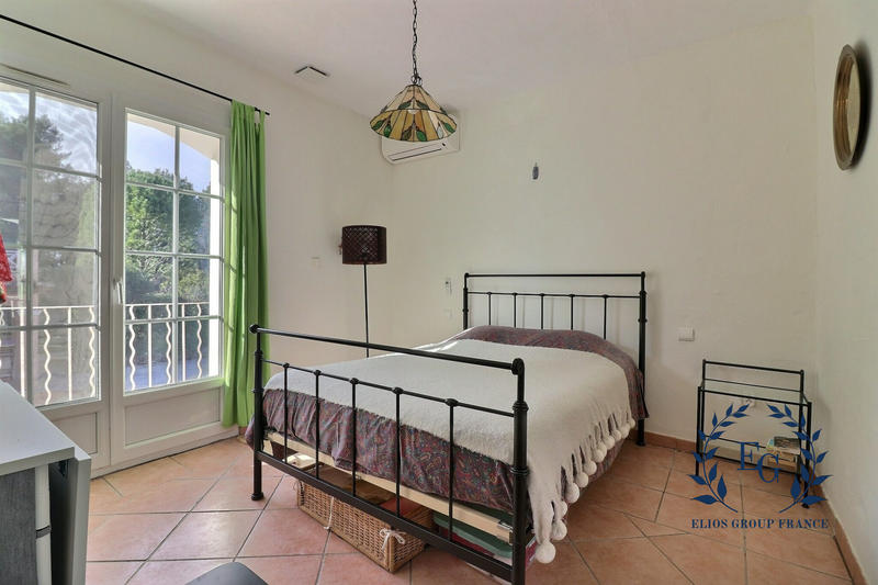 Maison - 218 m² - 7 pièces