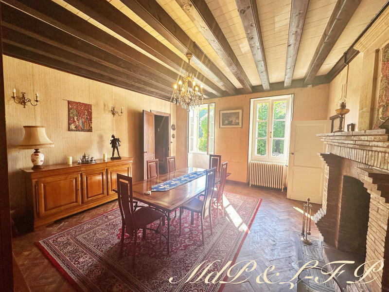 Maison - 241 m² - 7 pièces
