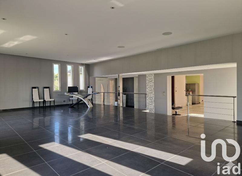 Maison - 242 m² - 7 pièces