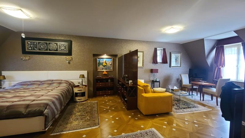 Maison - 380 m² - 14 pièces