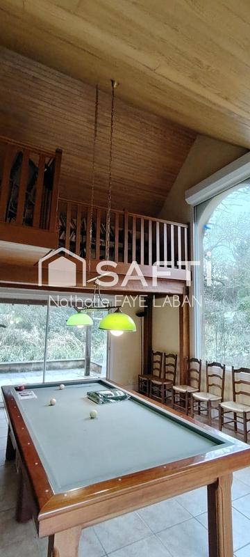 Maison - 300 m² - 8 pièces