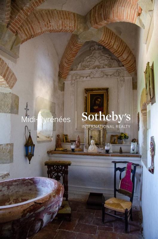 Château - 1 573 m² - 36 pièces